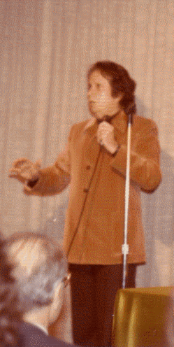 imestpresent Carles M. Espinalt presentant el llibre col·lectiu 'La imatge d'un estat', a l'Hotel Balmoral (Barcelona, 1984)