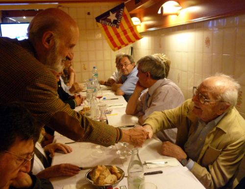 vicens En Francesc Vicens saludant a n'Heribert Barrera